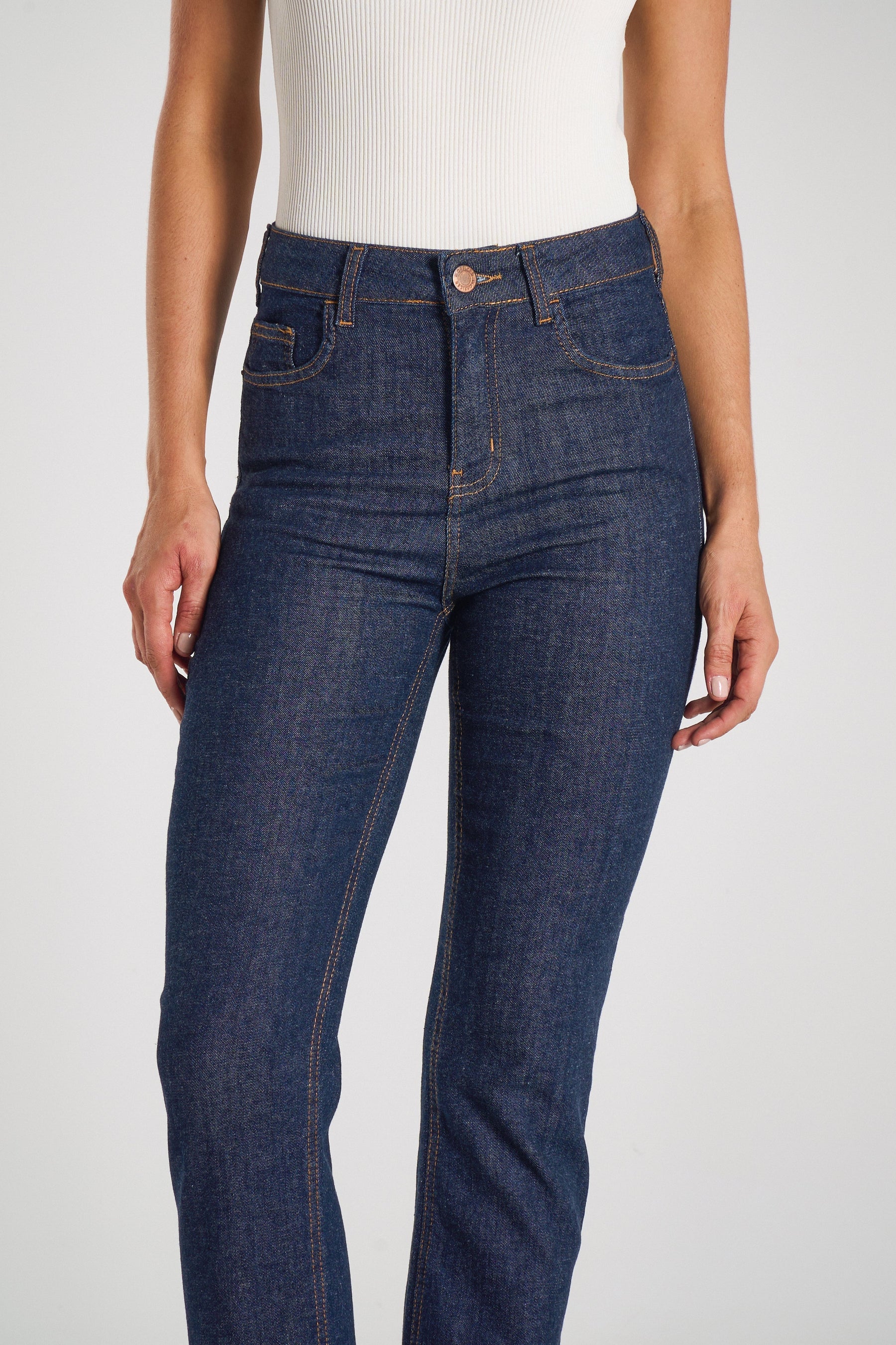 CALÇA JEANS RETA AMACIADO