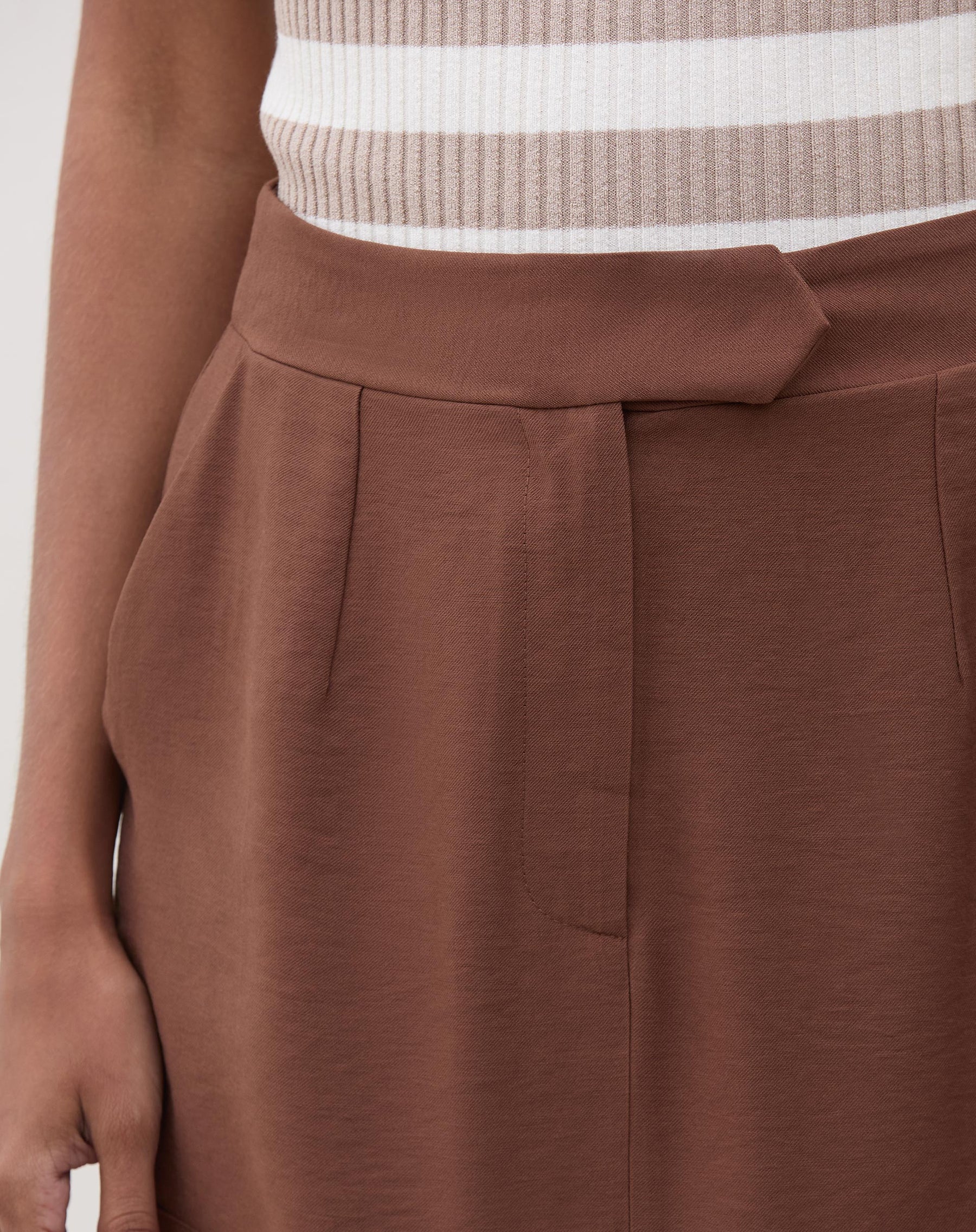 Saia Midi com Fenda Frontal Alfaiataria