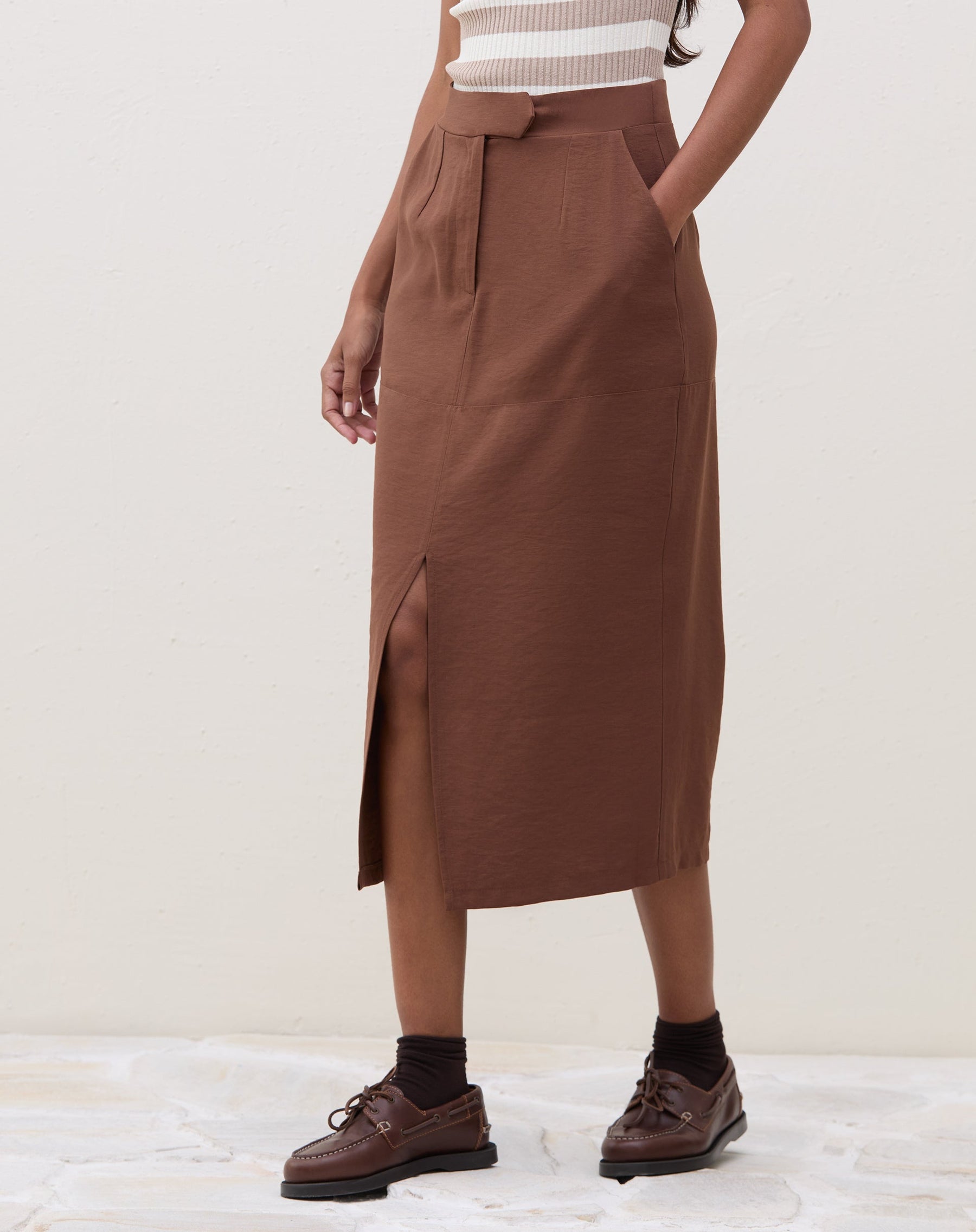 Saia Midi com Fenda Frontal Alfaiataria