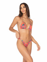 Biquíni Top Cortininha Com Corrente E Calcinha Asa Delta Com Argola – Fundo Vermelho e Abacaxi